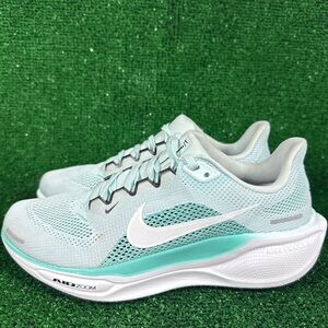 Nike Air Zoom Women’s Running Shoes Mint Green Size 8.5